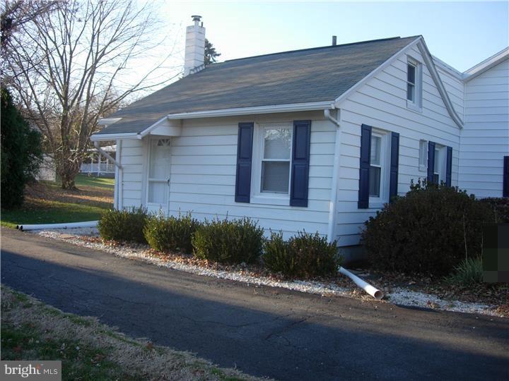 1424 Liggett Avenue Reading, PA 19607 - Photo 3 of 17