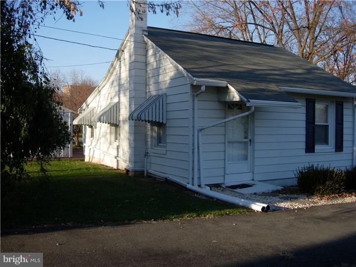 1424 Liggett Avenue Reading, PA 19607 - Photo 4 of 17
