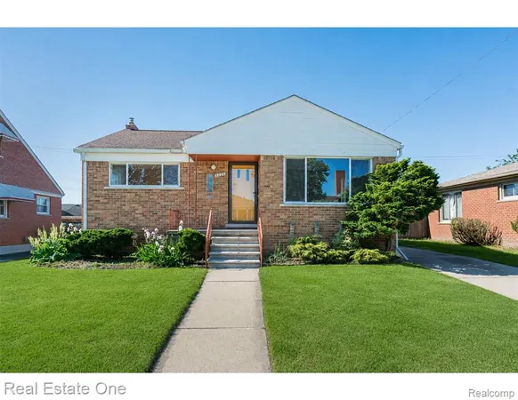 $230,000 | 8272 Racine Road, Warren, MI 48093