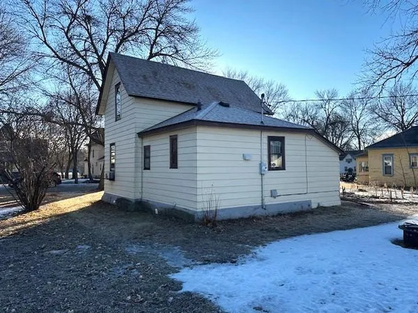 $117,900 | 305 South 8th Street, Montevideo, MN 56265