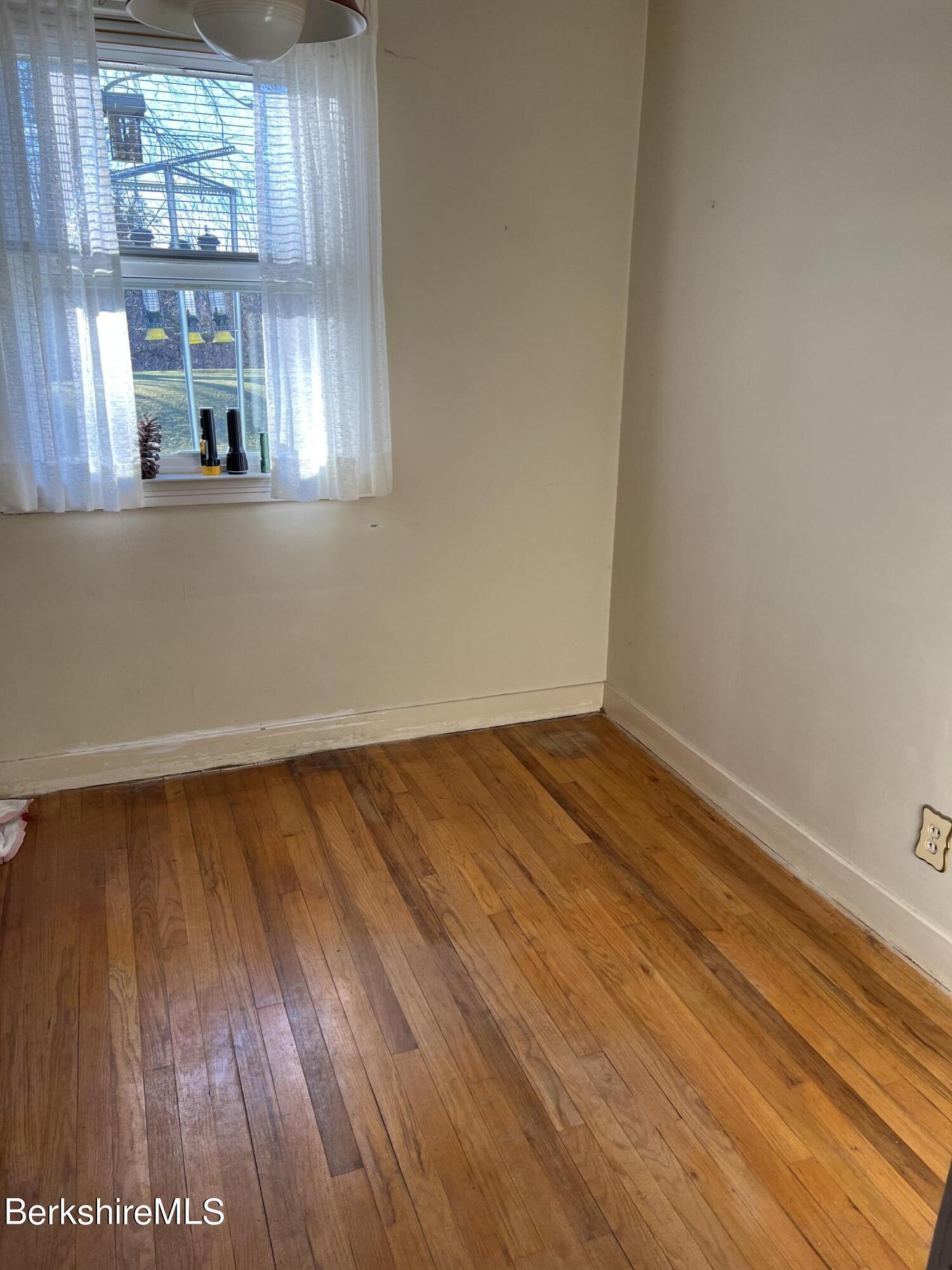119 Ridgeway Avenue Pittsfield, MA 01201 - Photo 3 of 8 Dining room
