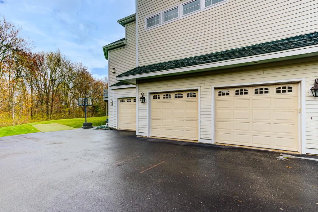 26 Coachman Ridge Road Shrewsbury, MA 01545 - Photo 4 of 42 Gallery Image 4