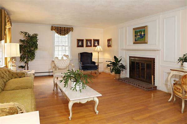 132 Lincoln Road Wayland, MA 01778 - Photo 3 of 6