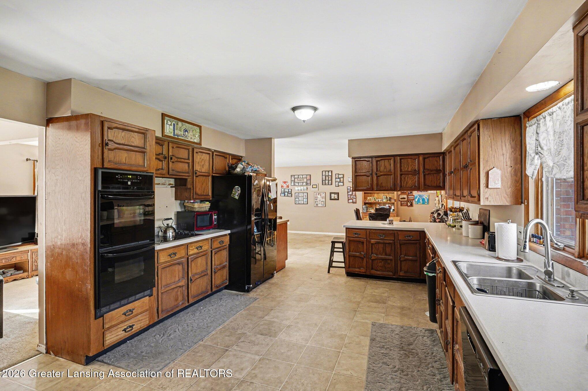 15020 Howlett Road Pinckney, MI 48169 - Photo 5 of 22 Kitchen