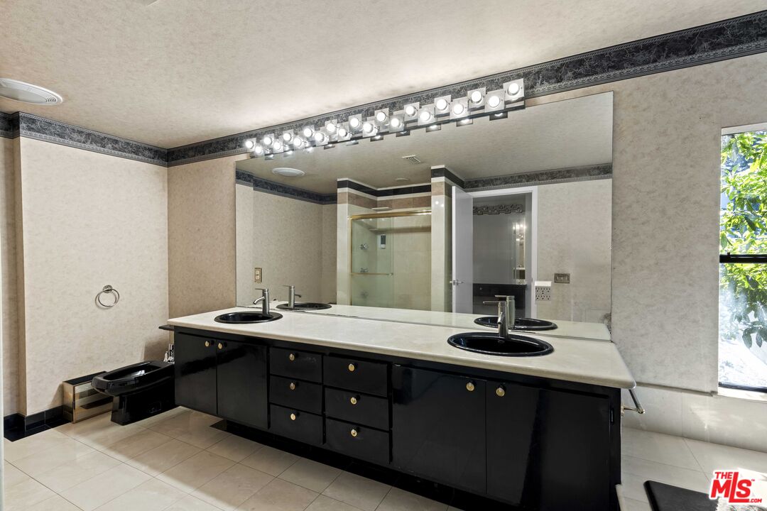 3275 Buckingham Road Glendale, CA 91206 - Photo 24 of 33