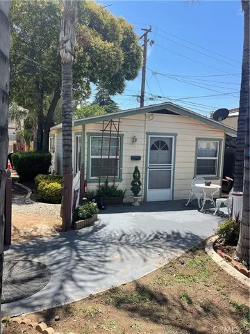 a view of a house with backyard and sitting area