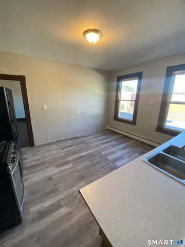 $1,275 | 850 Park Street, Unit 3E, Hartford, CT 06106