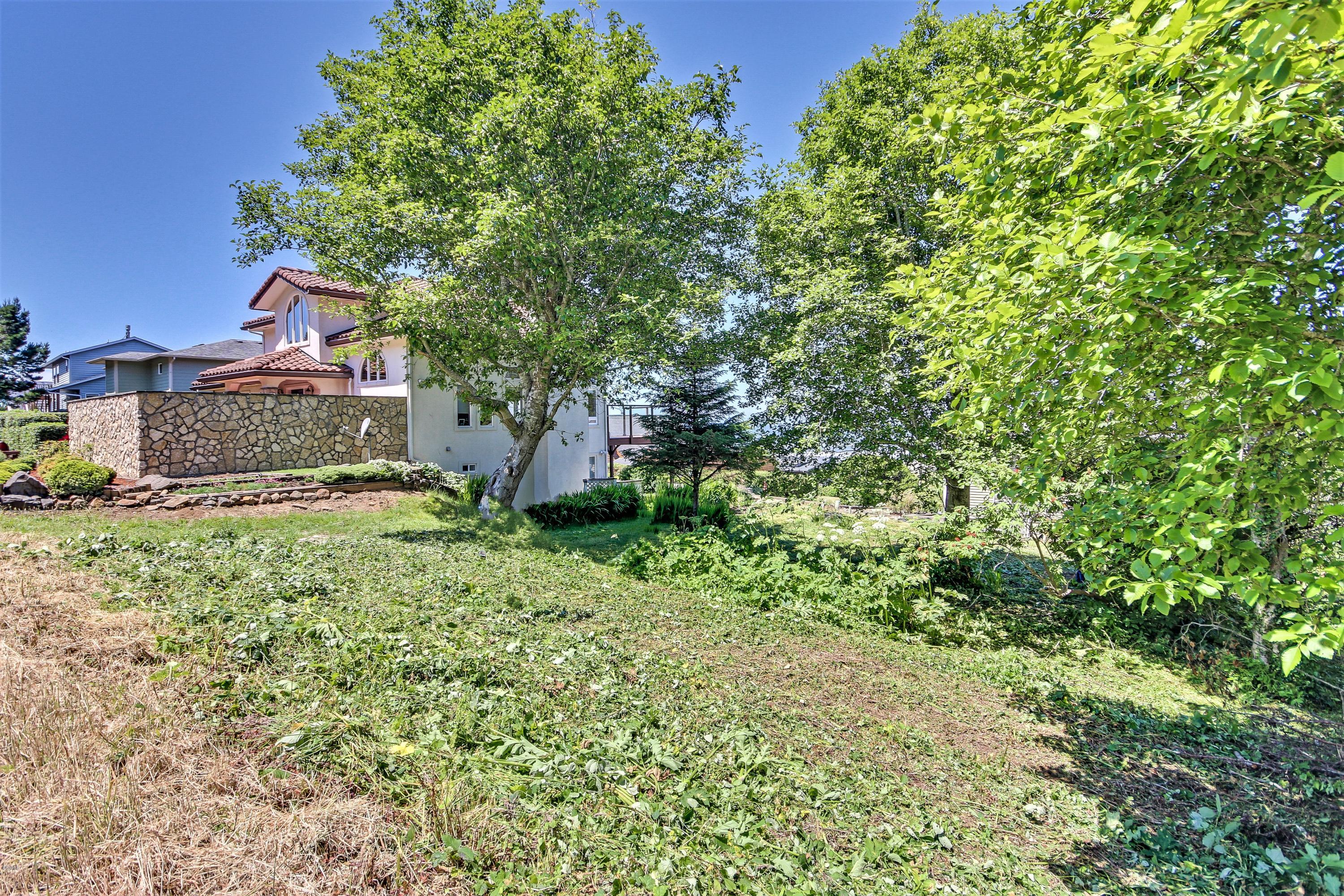 Tl3900 Tl3900 Shell Yachats, OR 97498 - Photo 16 of 23 2