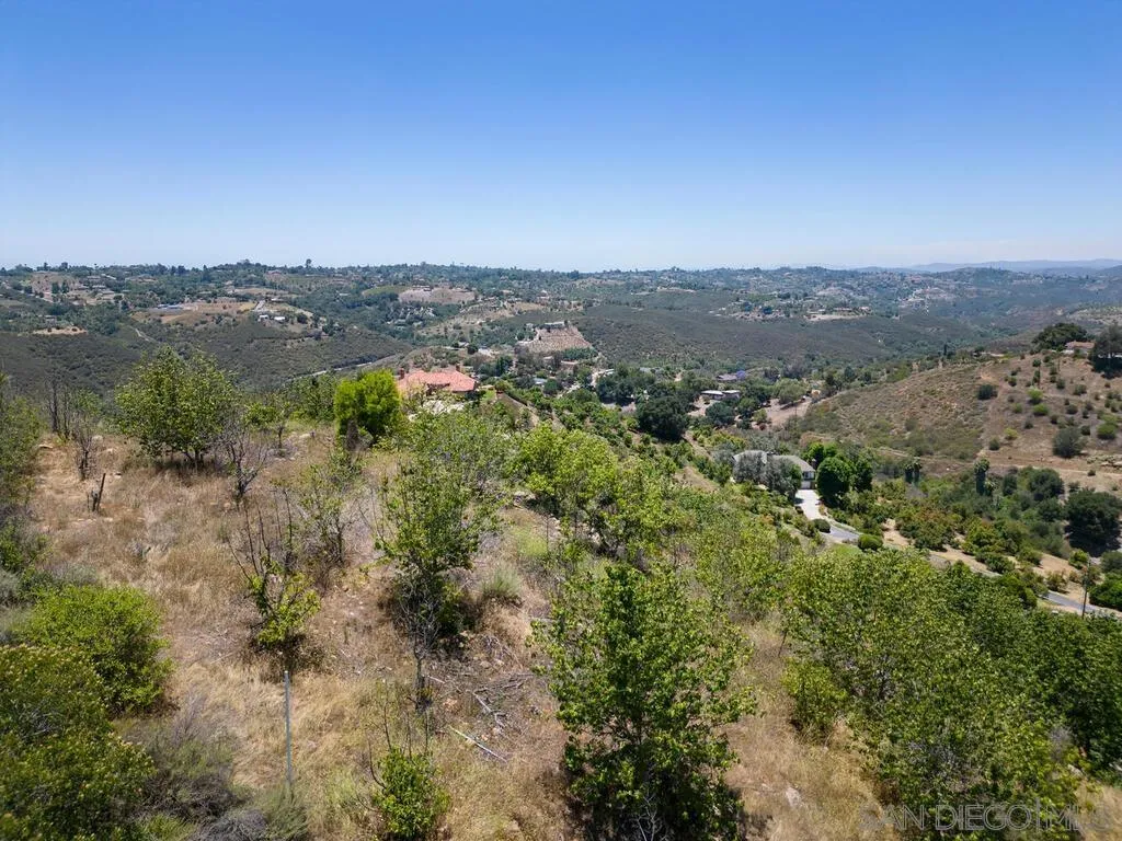 0 El Coyote Run, Unit PM02721 Fallbrook, CA 92028 - Photo 18 of 19 an aerial view of houses covered in trees