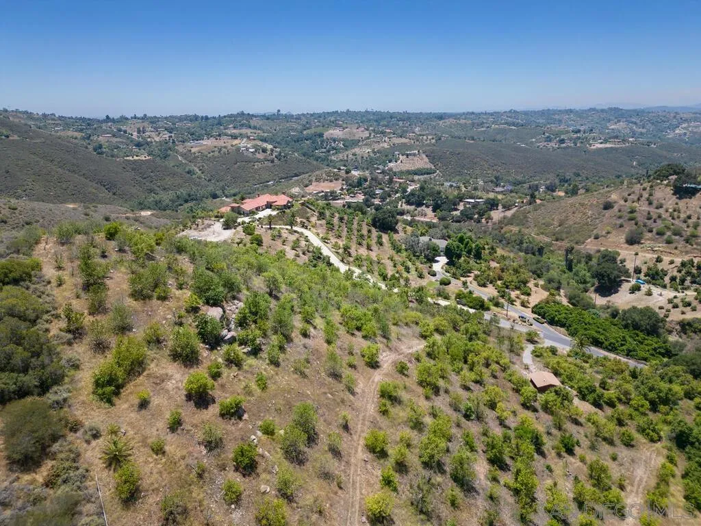 0 El Coyote Run, Unit PM02721 Fallbrook, CA 92028 - Photo 19 of 19 an aerial view of mountain with trees around