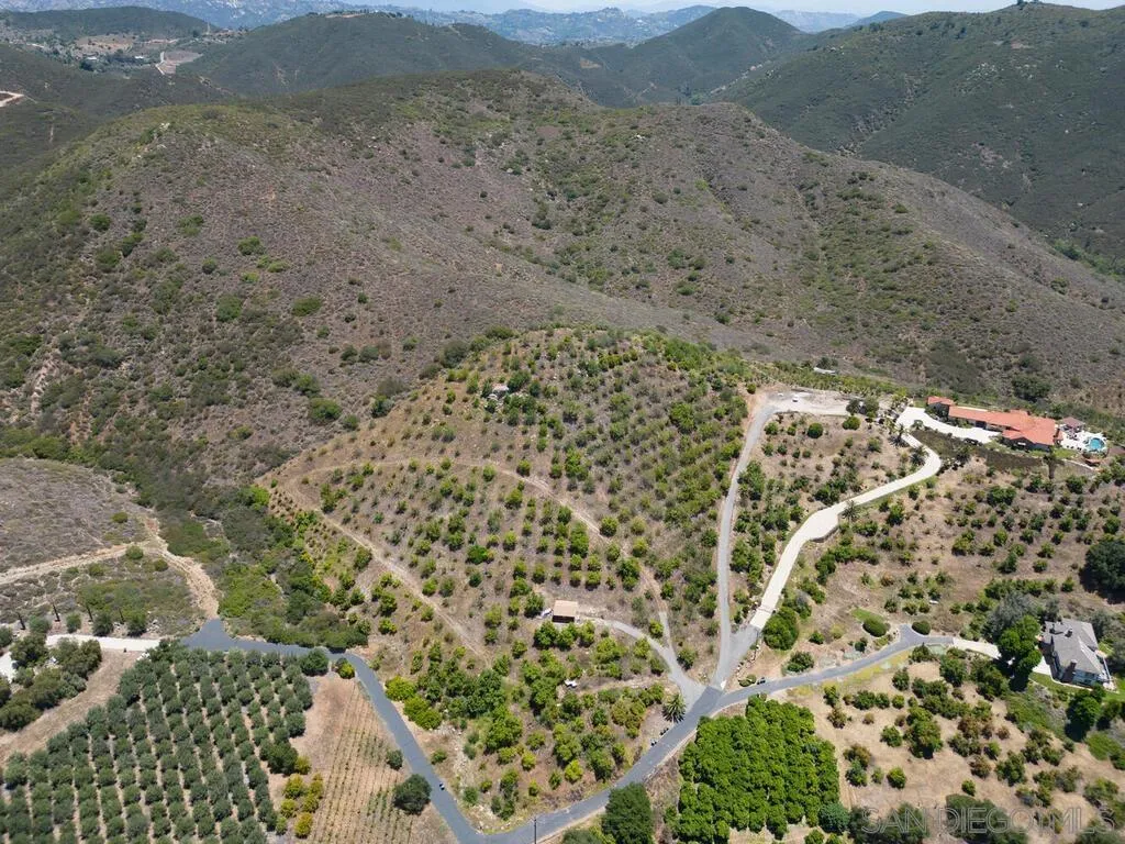 0 El Coyote Run, Unit PM02721 Fallbrook, CA 92028 - Photo 4 of 19 a view of a yard with wooden fence