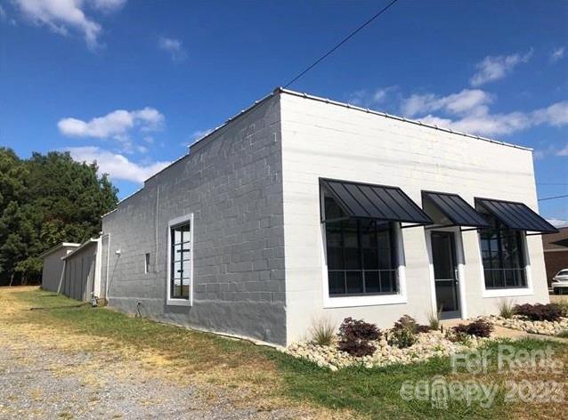 927 East Main Street Rock Hill, SC 29730 - Photo 3 of 8 a front view of a house with garden