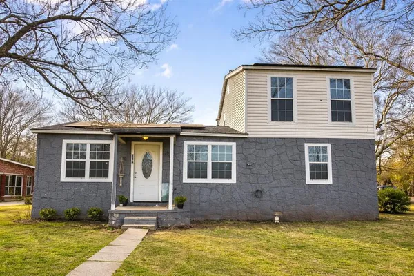 $225,000 | 108 North Ellis Avenue, Mount Pleasant, TX 75455