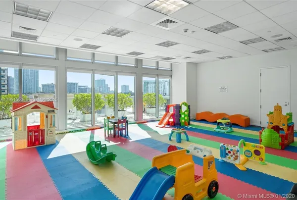 $3,000 | 79 Southwest 12th Street, Unit 1102S, Miami, FL 33130