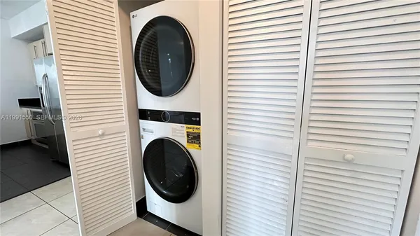 $3,000 | 79 Southwest 12th Street, Unit 1102S, Miami, FL 33130