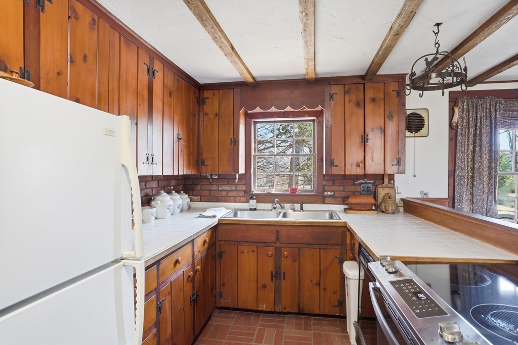 447 Main Street Bolton, MA 01740 - Photo 15 of 42