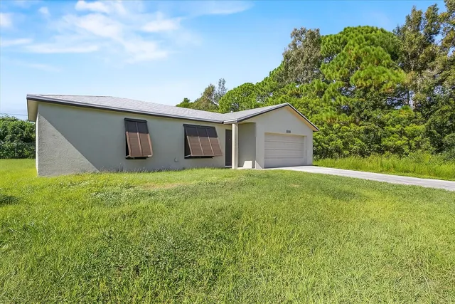 a view of a house with a backyard