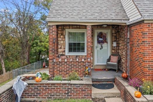 218 Parkedge Road Green Tree, PA 15220 - Photo 2 of 26 Gallery Image 2