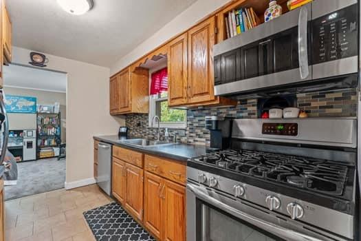 218 Parkedge Road Green Tree, PA 15220 - Photo 9 of 26 Gallery Image 9