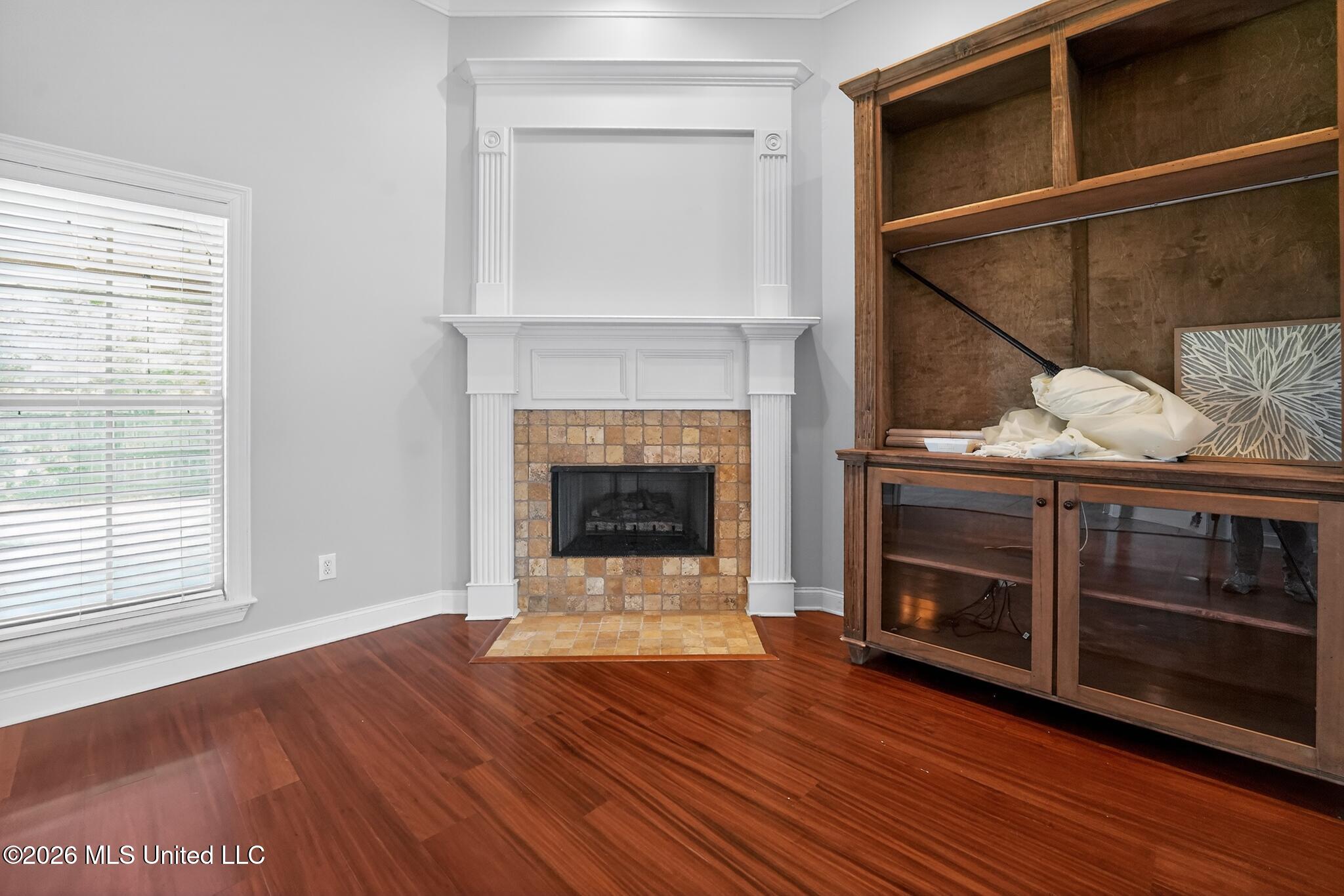 308 Turtle Hollow Brandon, MS 39047 - Photo 12 of 40 11_308_Turtle_Hollow-Living_room-8049