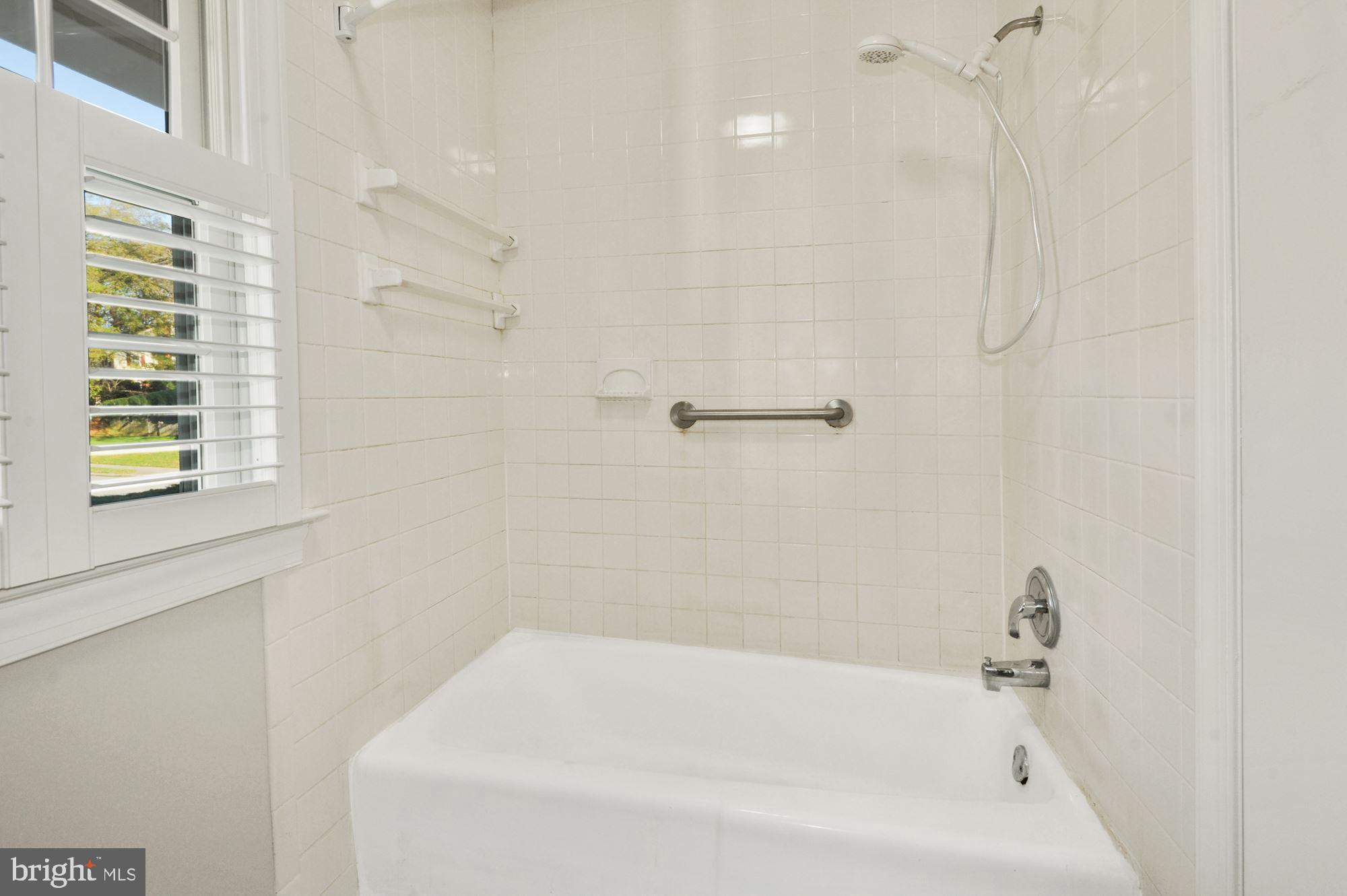 2101 Old Stage Road Alexandria, VA 22308 - Photo 28 of 45 En suite bath + separate tub/shower