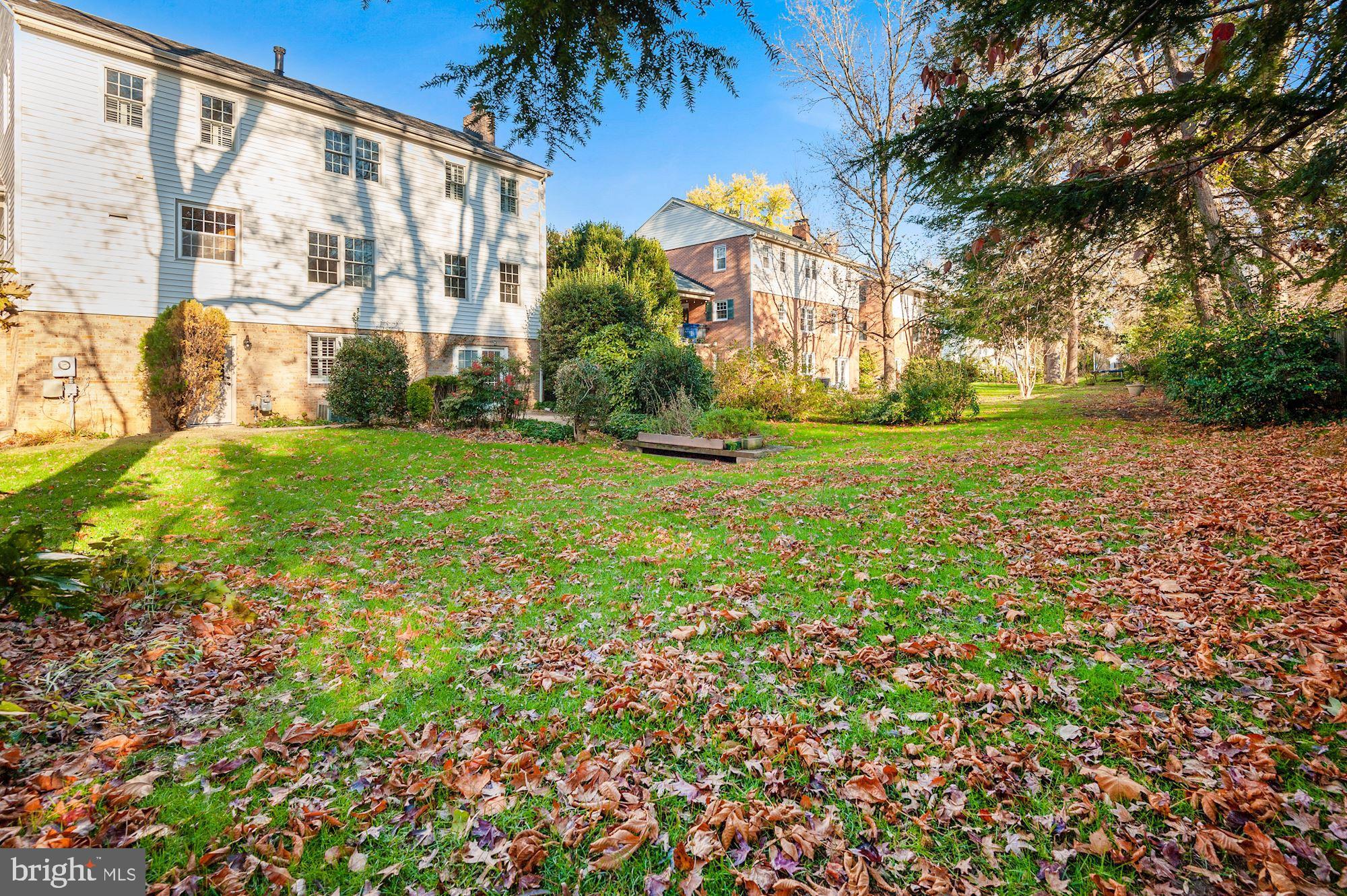 2101 Old Stage Road Alexandria, VA 22308 - Photo 45 of 45 Lots of room to entertain!