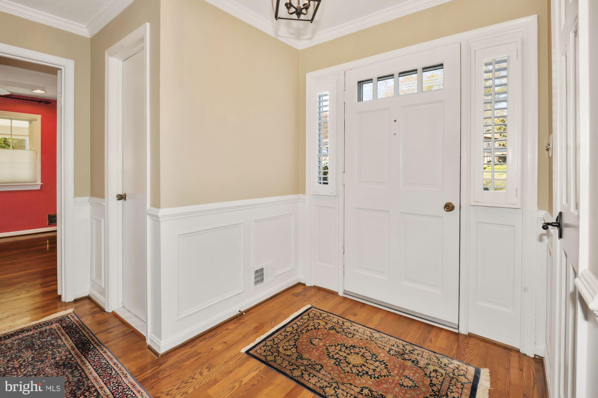 2101 Old Stage Road Alexandria, VA 22308 - Photo 8 of 45 Inviting front entrance