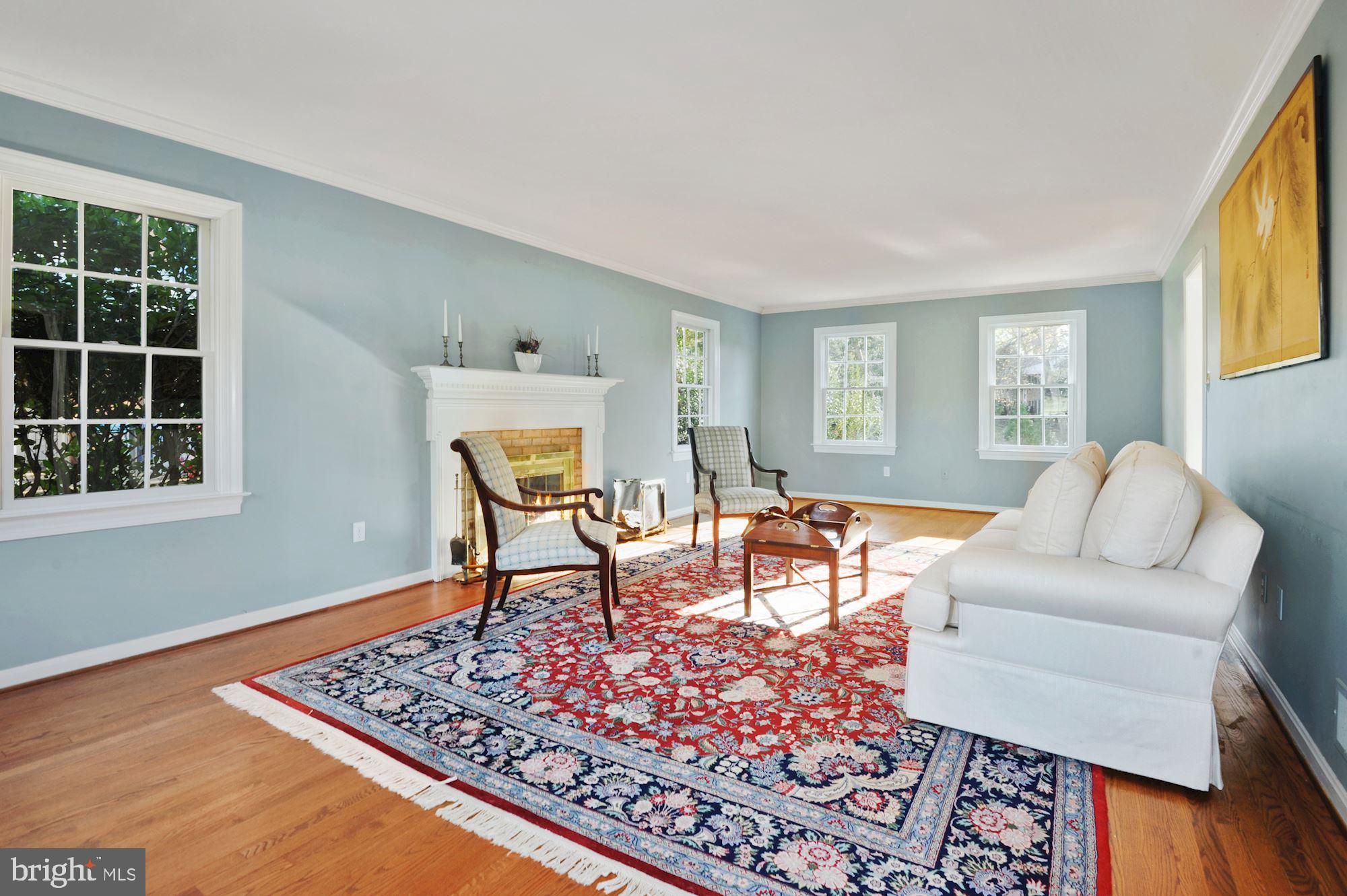 2101 Old Stage Road Alexandria, VA 22308 - Photo 10 of 45 6 windows in LR
