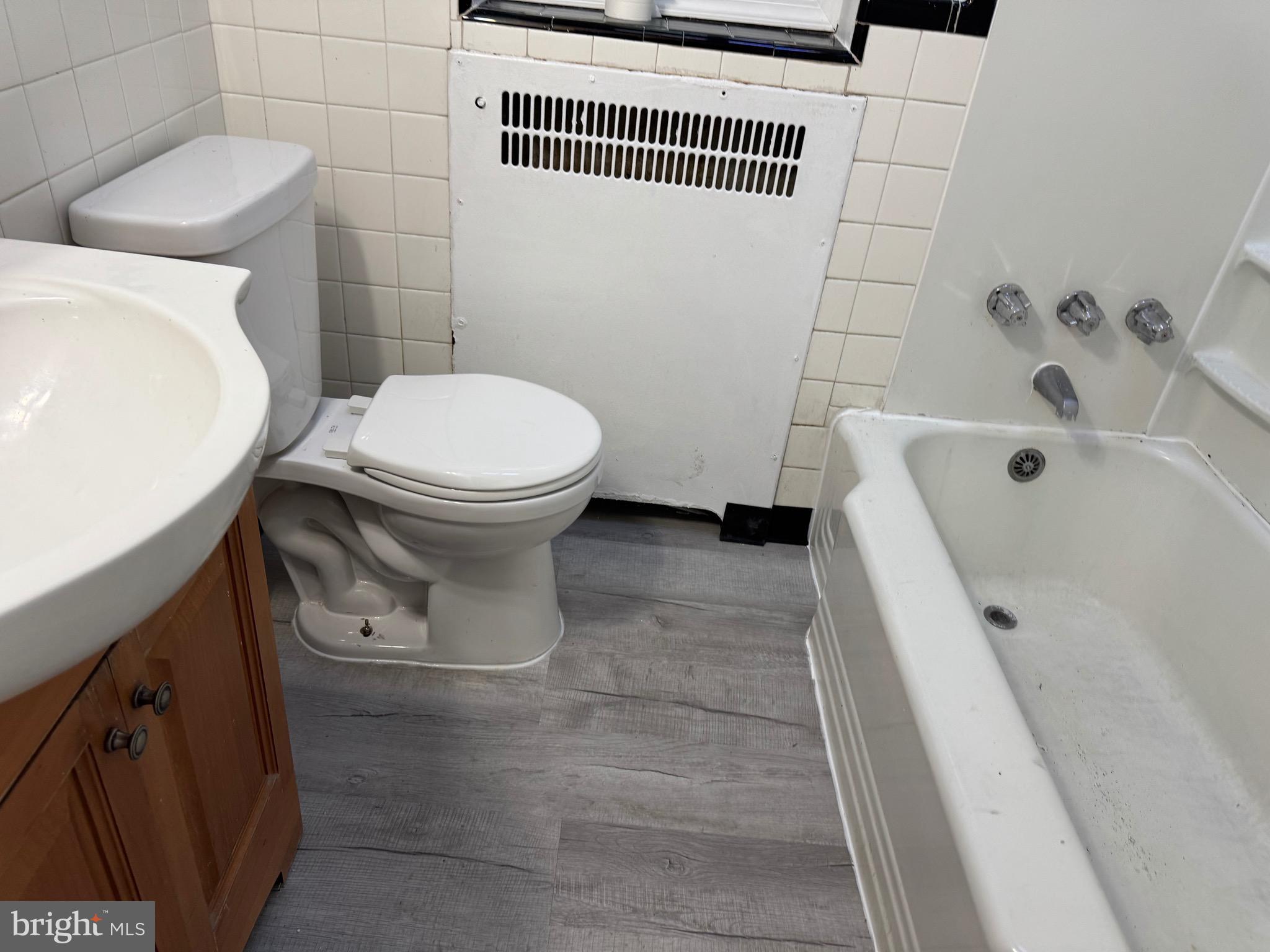 314 Copley Road Upper Darby, PA 19082 - Photo 9 of 11 a bathroom with a toilet and a bathtub