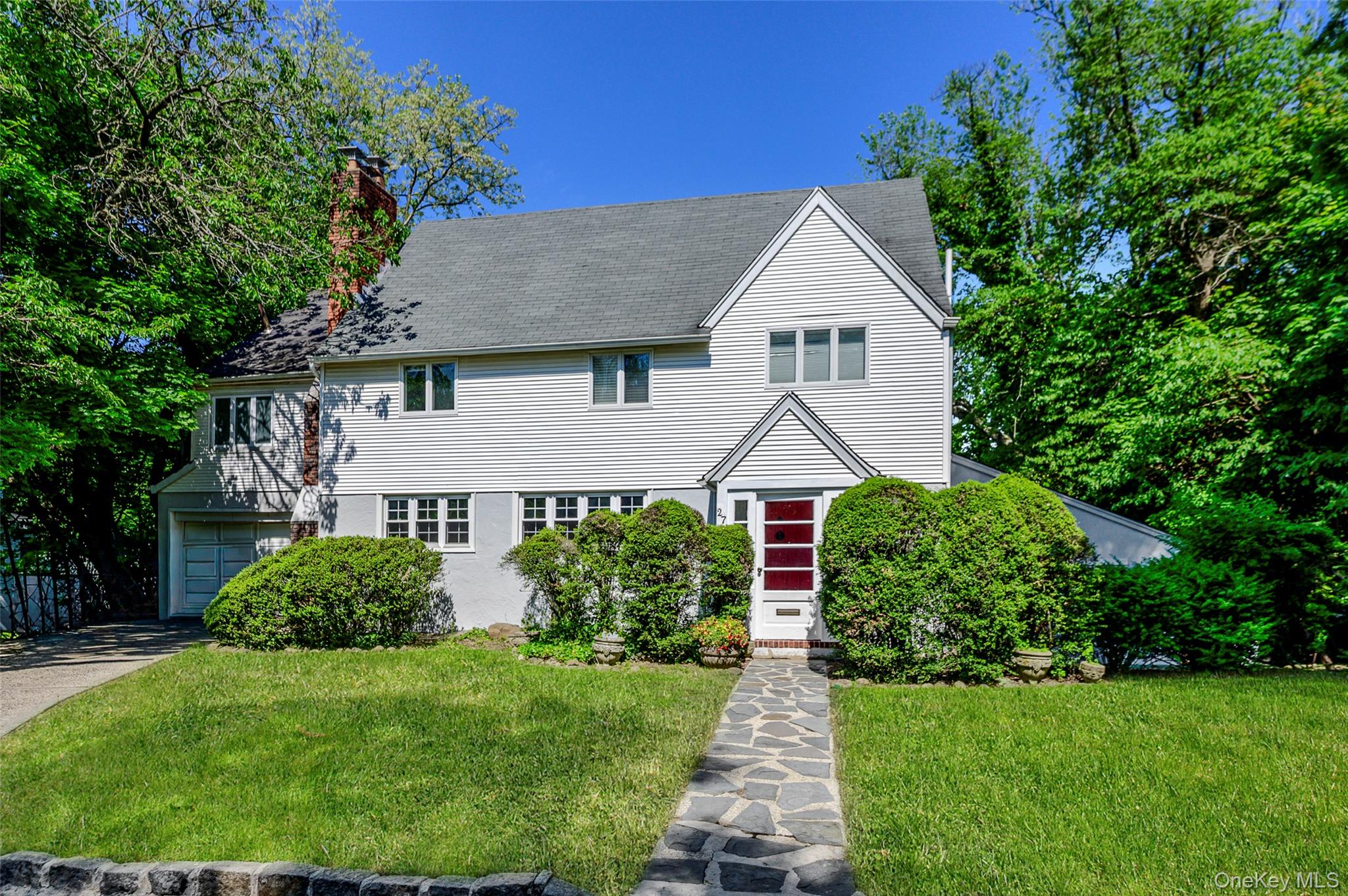27 Ridge Drive East Great Neck, NY 11021 - Photo 1 of 38