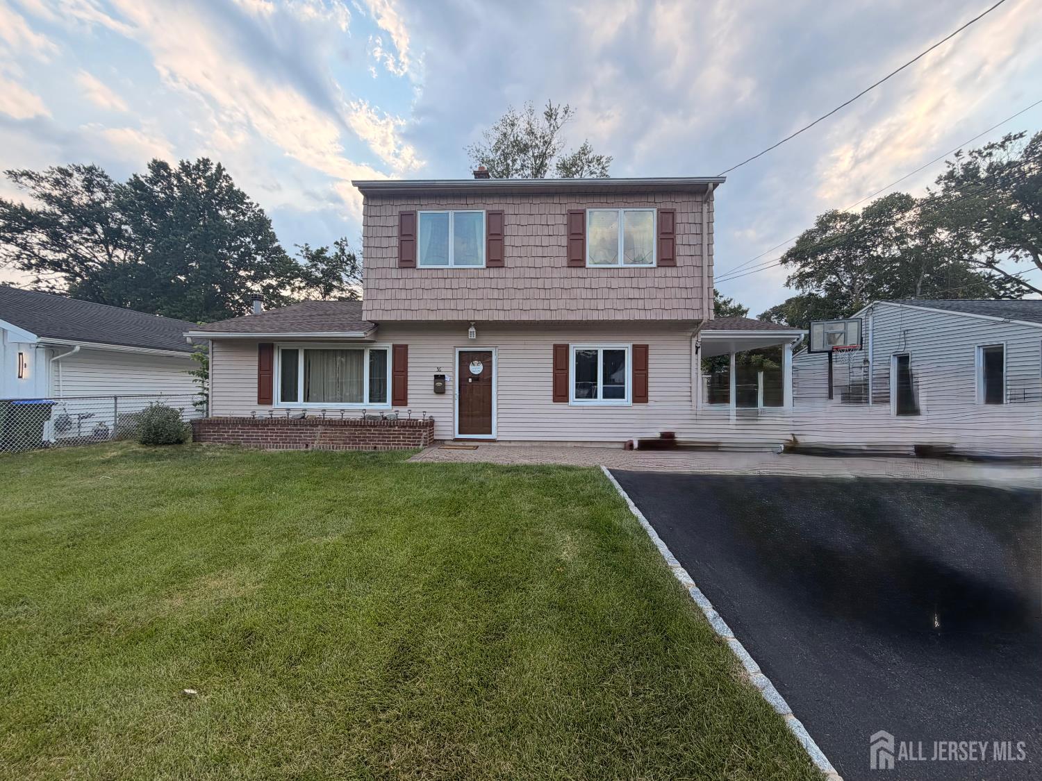 36 Cambridge Road Edison, NJ 08817 - Photo 1 of 26 Gallery Image 1