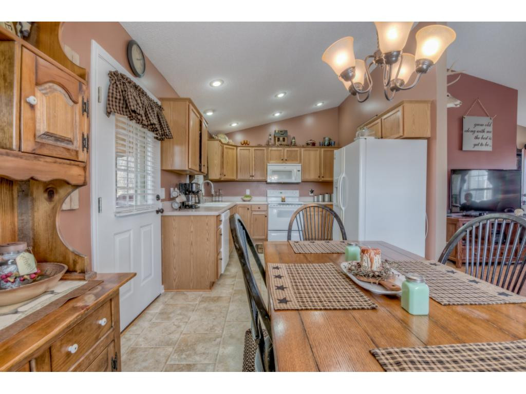 204 Maple Ridge Drive Jonesborough, TN 37659 - Photo 5 of 32 Photo 5