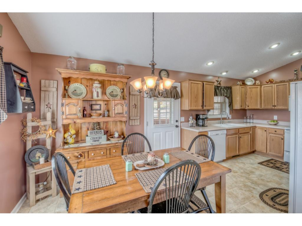 204 Maple Ridge Drive Jonesborough, TN 37659 - Photo 6 of 32 Photo 6