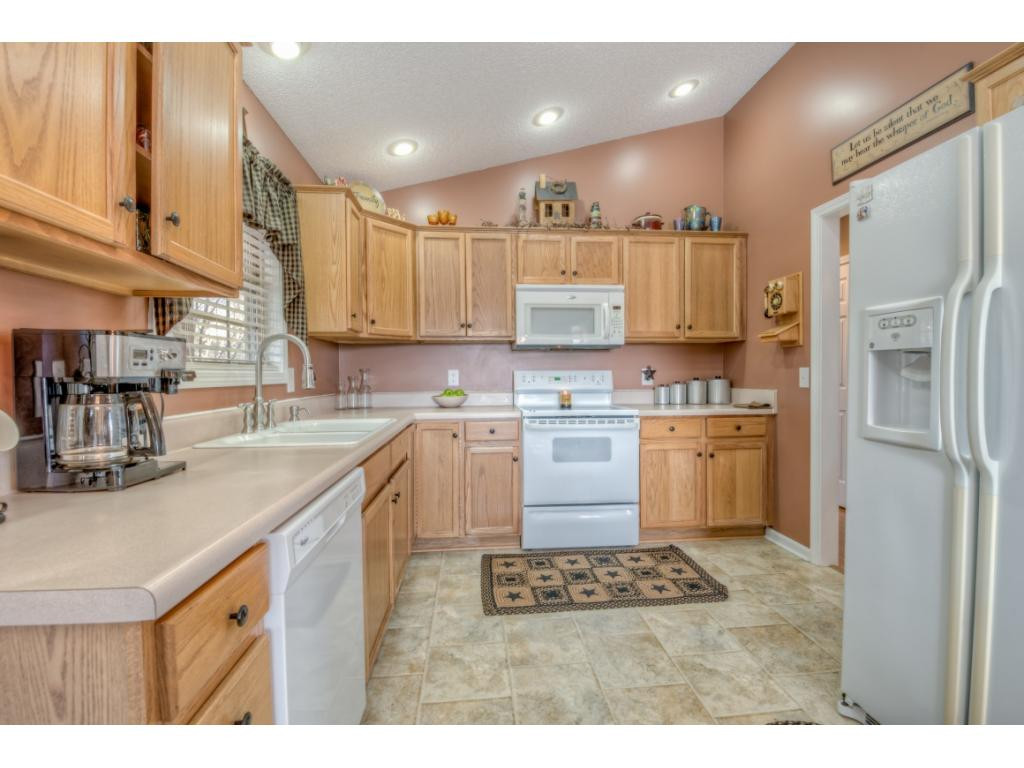 204 Maple Ridge Drive Jonesborough, TN 37659 - Photo 7 of 32 Photo 7