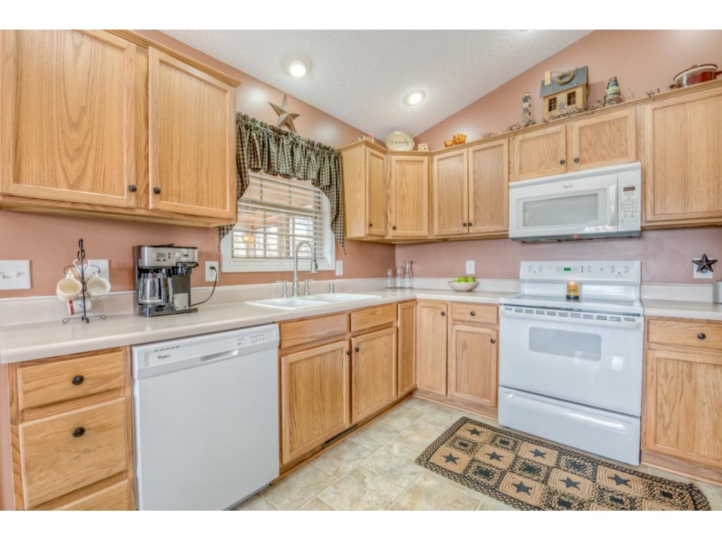 204 Maple Ridge Drive Jonesborough, TN 37659 - Photo 8 of 32 Photo 8