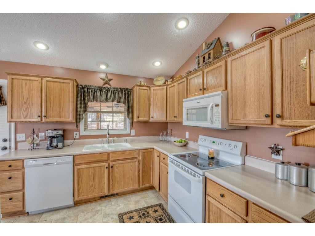 204 Maple Ridge Drive Jonesborough, TN 37659 - Photo 9 of 32 Photo 9