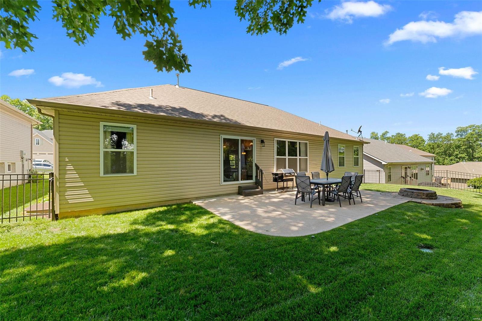1226 Spring Lilly Drive High Ridge, MO 63049 - Photo 4 of 46