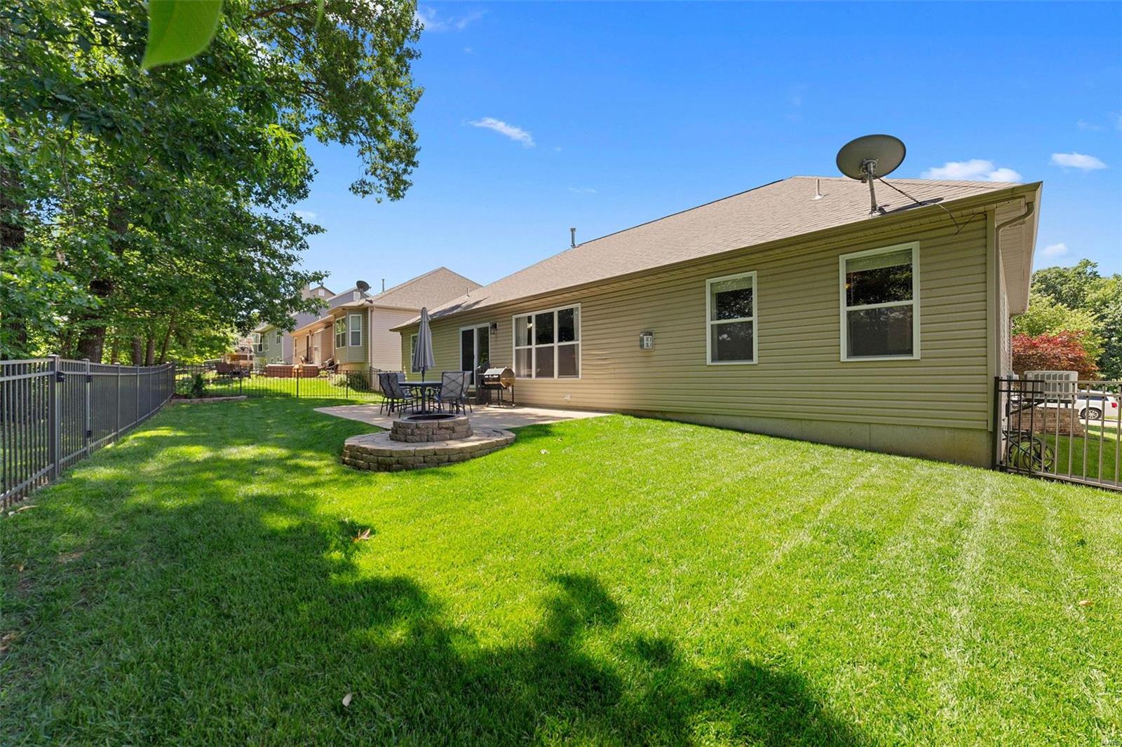 1226 Spring Lilly Drive High Ridge, MO 63049 - Photo 5 of 46