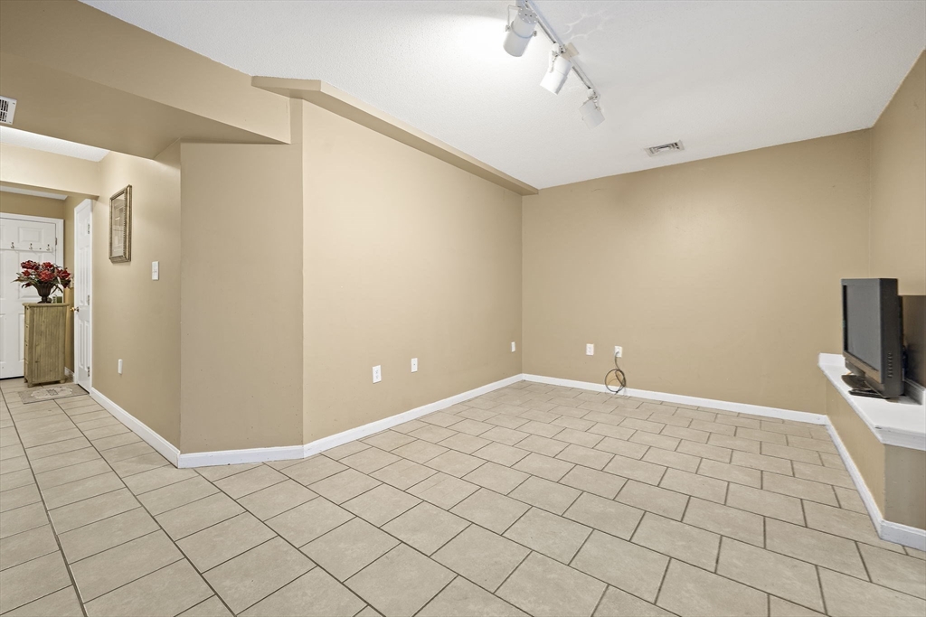 86 Abington Road, Unit 86 Danvers, MA 01923 - Photo 28 of 41