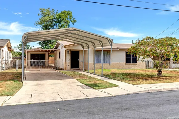 $1,600 | 411 West Hart Avenue, San Antonio, TX 78214