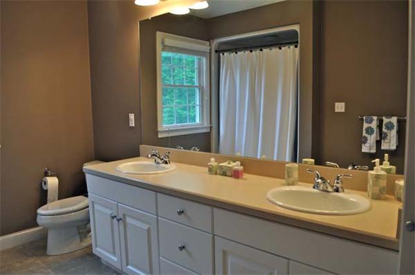 54 Thistle Road North Andover, MA 01845 - Photo 16 of 25 Gallery Image 16