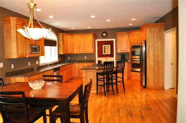 54 Thistle Road North Andover, MA 01845 - Photo 8 of 25 Gallery Image 8