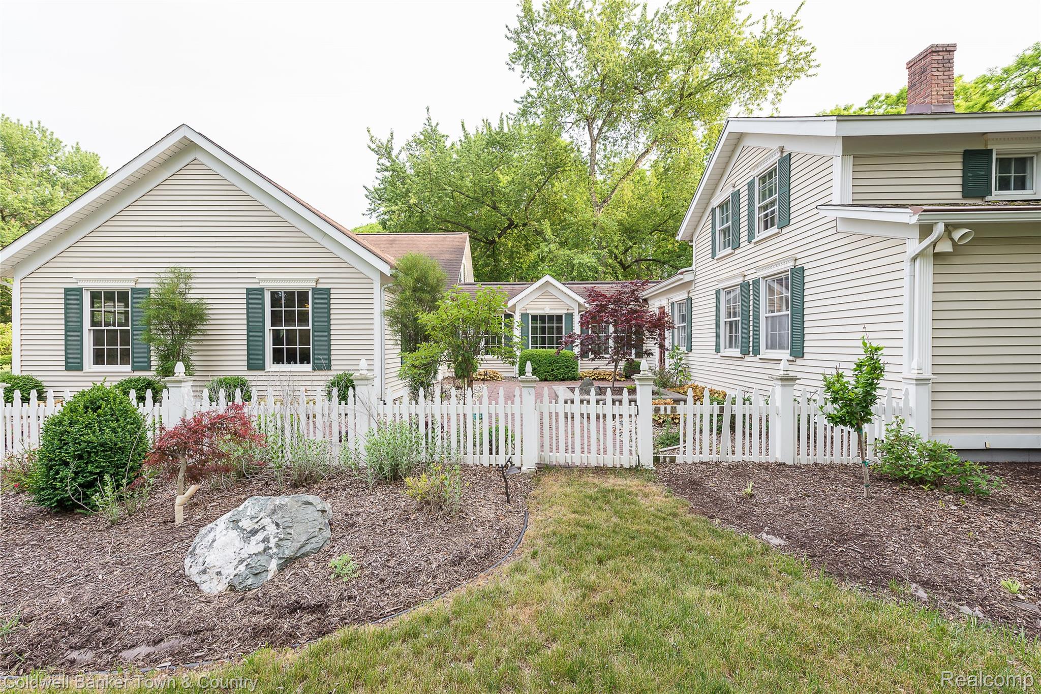 10196 Faussett Road Fenton, MI 48430 - Photo 3 of 75 DSC_4900.jpg