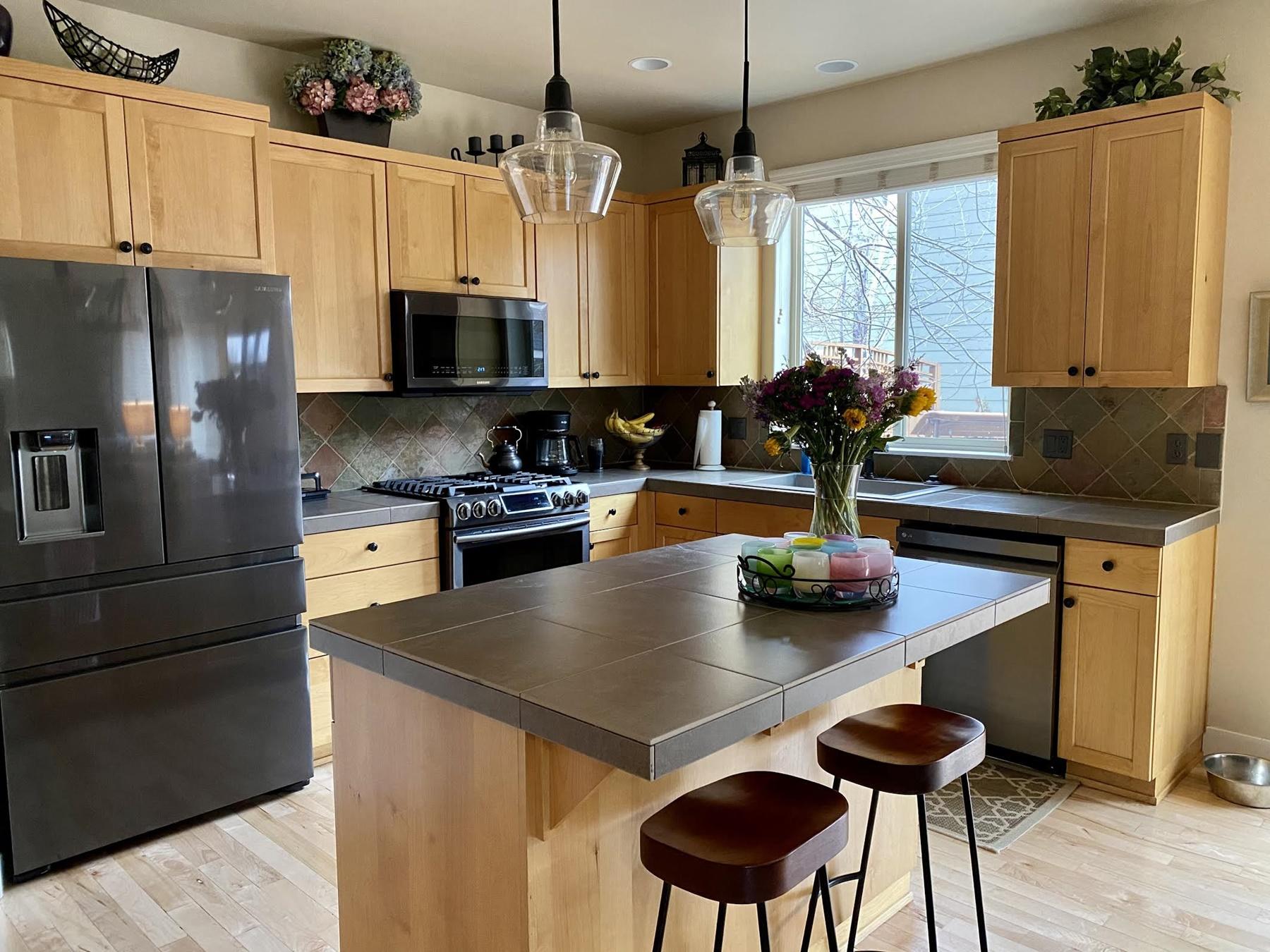62483 Eagle Road Bend, OR 97701 - Photo 10 of 27 10-Kitchen