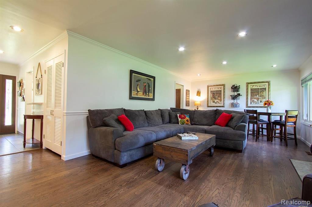 31949 Farmersville Road Farmington Hills, MI 48334 - Photo 11 of 32
