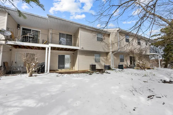 $1,650 | 21 North Park Boulevard, Unit B, Streamwood, IL 60107