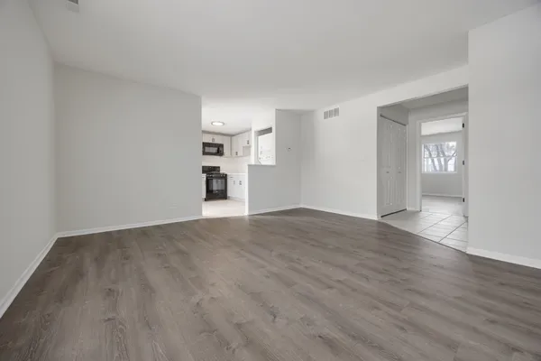 $1,650 | 21 North Park Boulevard, Unit B, Streamwood, IL 60107