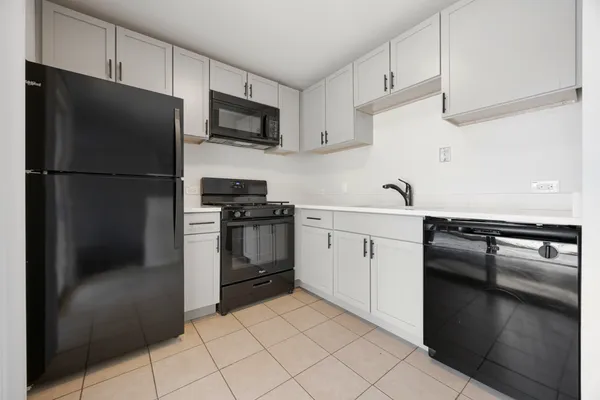 $1,650 | 21 North Park Boulevard, Unit B, Streamwood, IL 60107