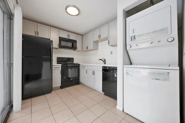 $1,650 | 21 North Park Boulevard, Unit B, Streamwood, IL 60107