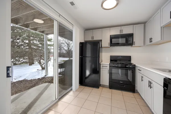 $1,650 | 21 North Park Boulevard, Unit B, Streamwood, IL 60107